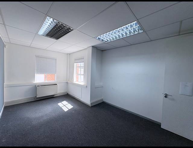 1,390M² OFFICE FOR SALE IN WITKOPPEN